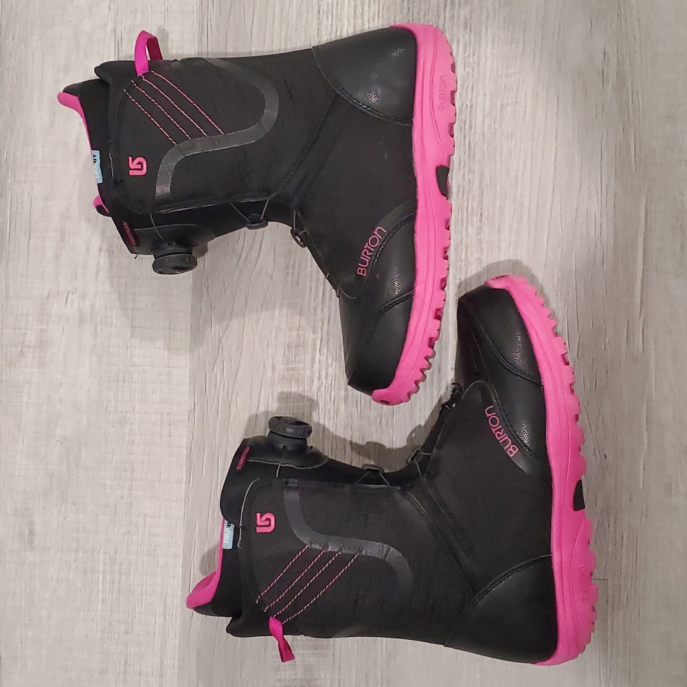 Women's 9.5 Burton Startruck Boa snowboard boots